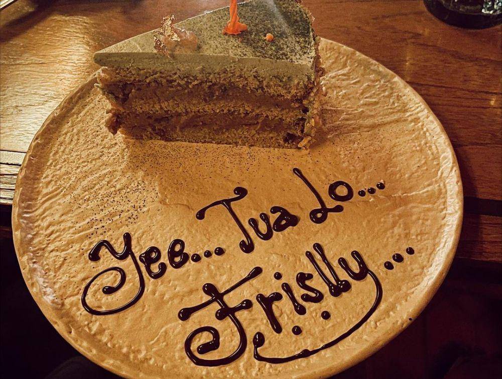 Momen ulang tahun Frislly Herlind ke-23. (instagram.com/itsme.frisllyherlind)