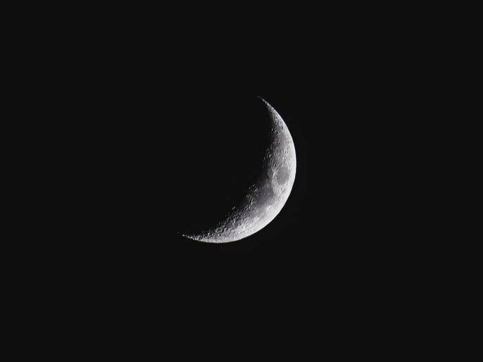 ilustrasi bulan (unsplash.com/Luke Stackpoole)