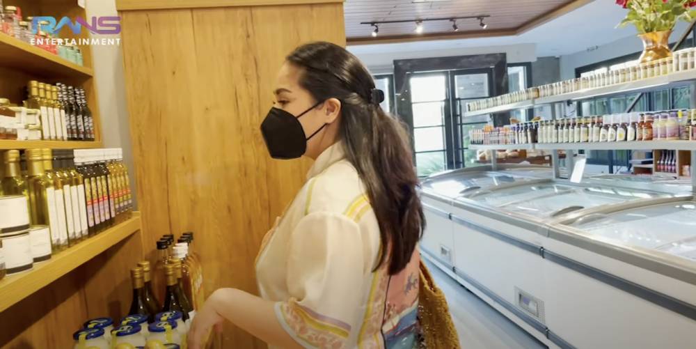 momen Nagita masak makan malam pas liburan di Bali (YouTube.com/Rans Entertainment)