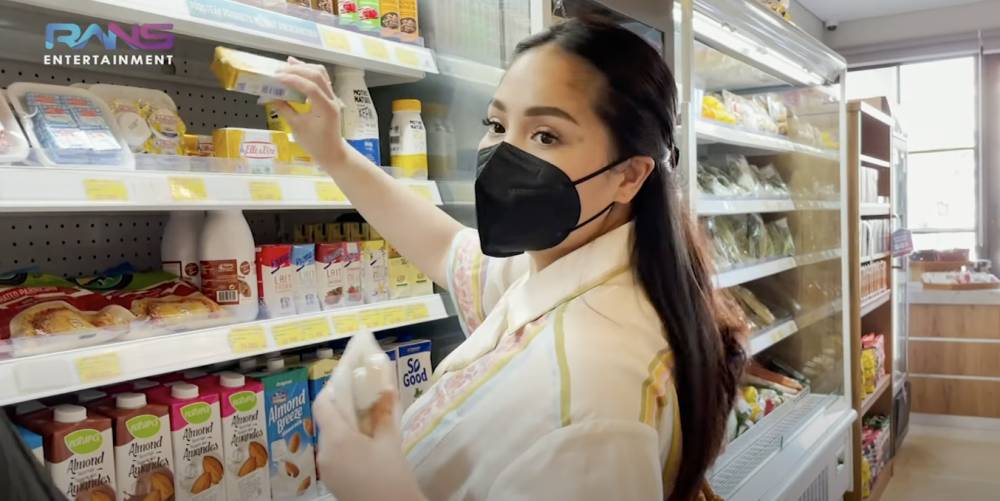 momen Nagita masak makan malam pas liburan di Bali (YouTube.com/Rans Entertainment)