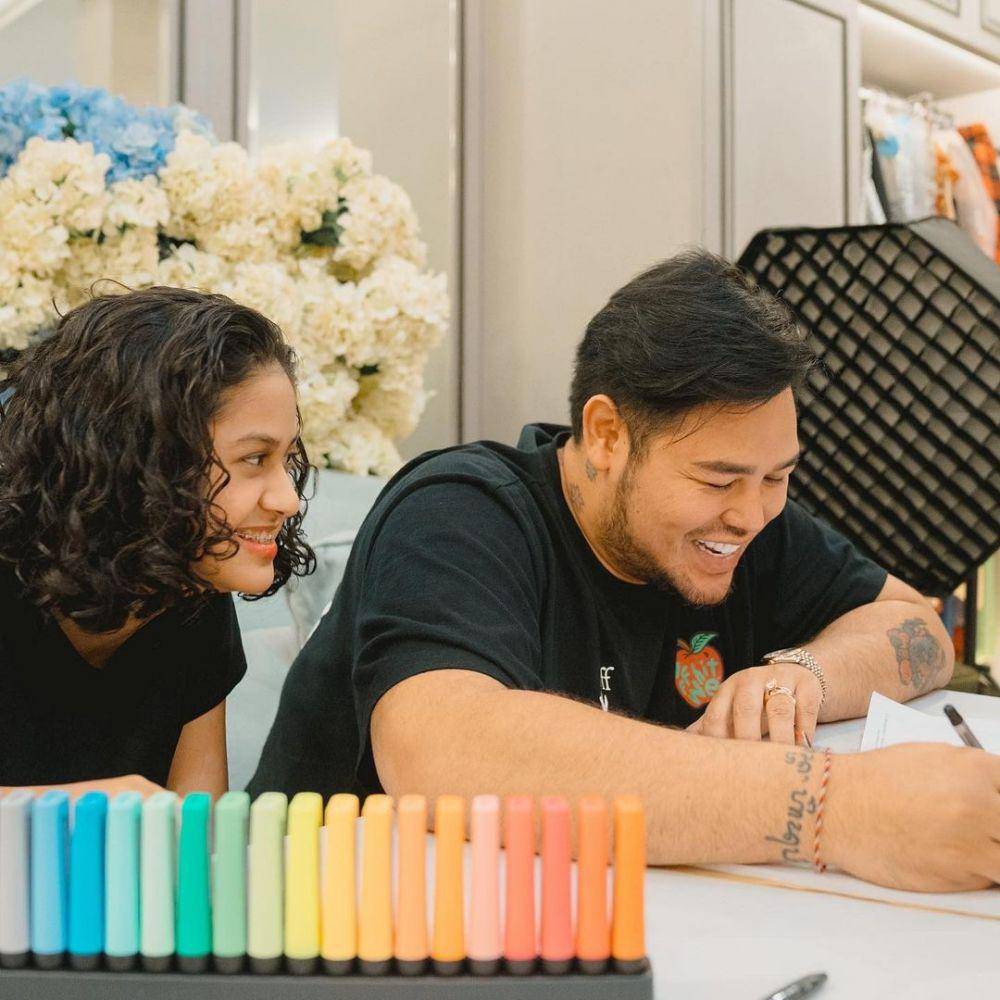 Potret akrab Ivan Gunawan dan Asila Maisa. (instagram.com/therealasilamaisa)