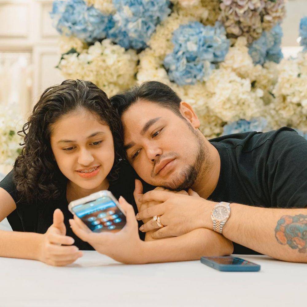 Potret akrab Ivan Gunawan dan Asila Maisa. (instagram.com/therealasilamaisa)