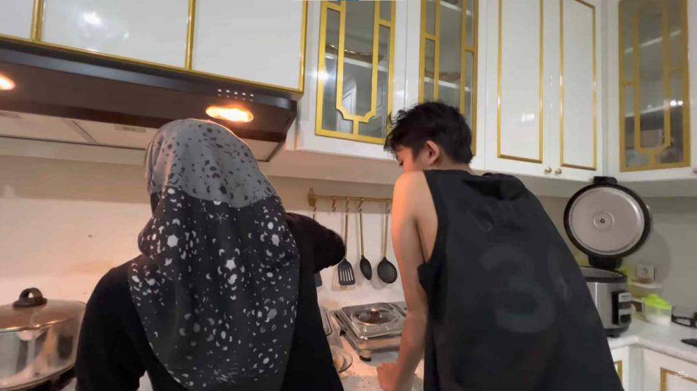 Rizwan Fadilah masak (YouTube.com/HOLSCHER FAMILY/)