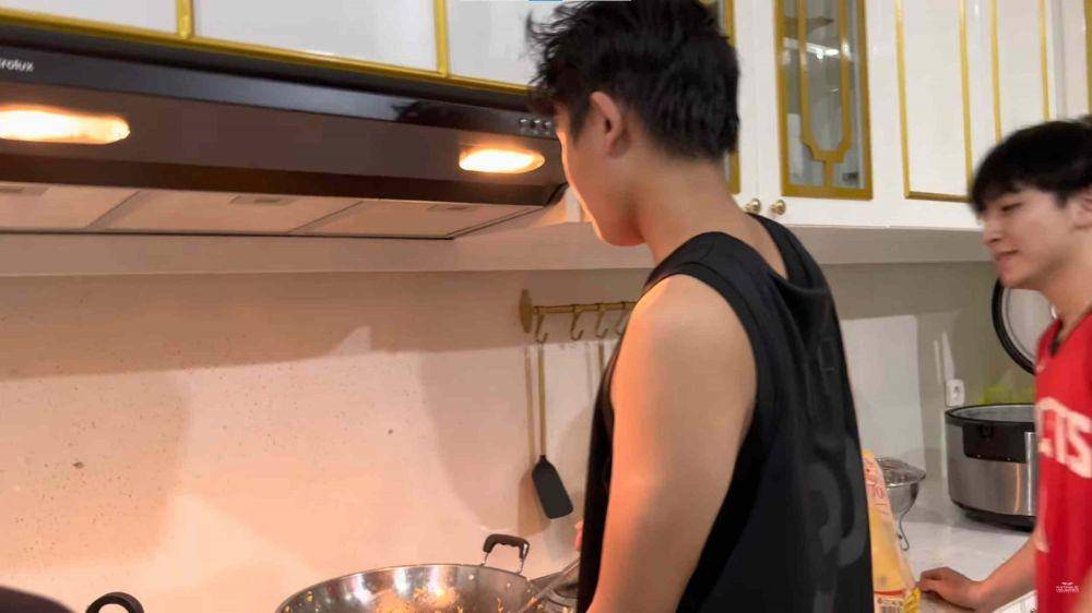 Rizwan Fadilah masak (YouTube.com/HOLSCHER FAMILY/)