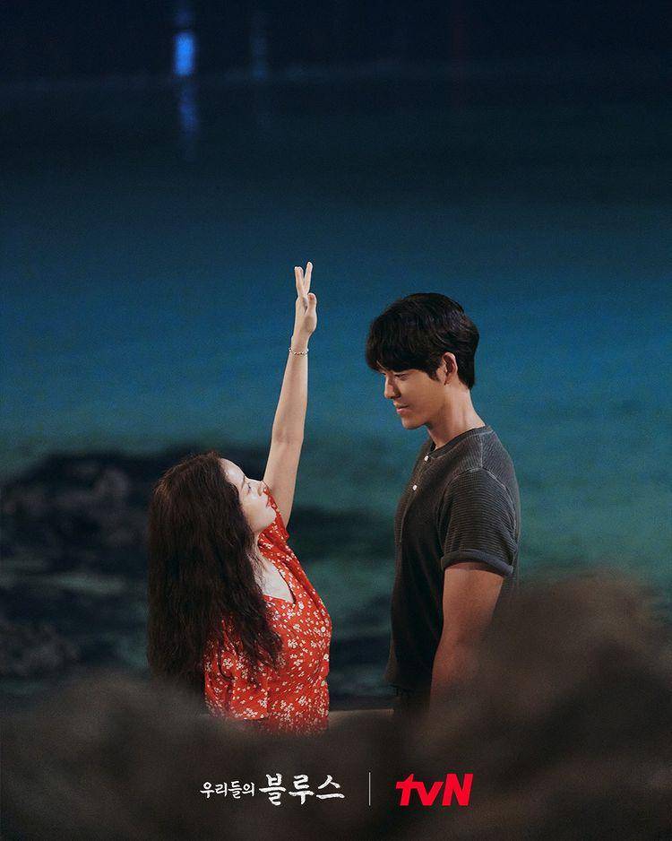 Kim Woo Bin dan Han Ji Min di drama Our Blues (instagram.com/tvn_drama)