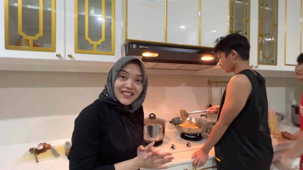 Rizwan Fadilah masak (YouTube.com/HOLSCHER FAMILY/)