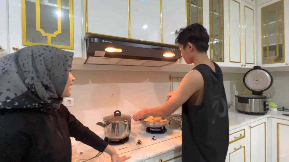 Rizwan Fadilah masak (YouTube.com/HOLSCHER FAMILY/)