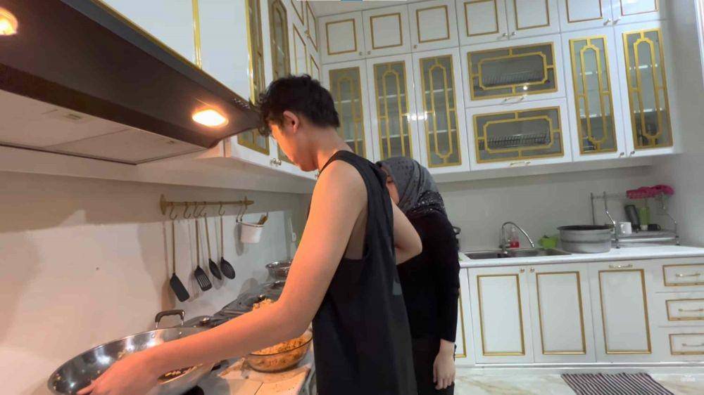 Rizwan Fadilah masak (YouTube.com/HOLSCHER FAMILY/)