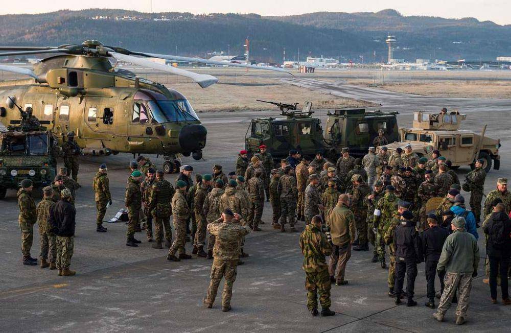 kelompok pasukan NATO bertemu dengan pihak media di Norwegia pada 2018 (picryl.com/Public Domain)