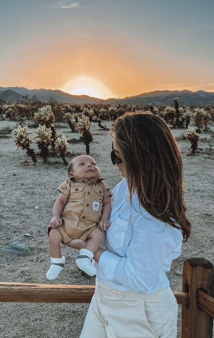 Nikta Willy ajak Baby Izz jalan-jalan (instagram.com/indpriw)