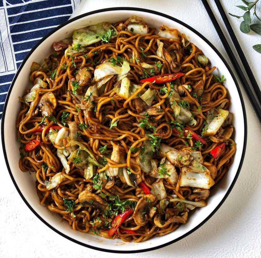 mie bumbu hoisin (instagram.com/ketutarsini)