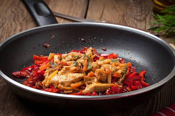 ilustrasi memasak ayam masak paprika (pixabay.com/arfo)