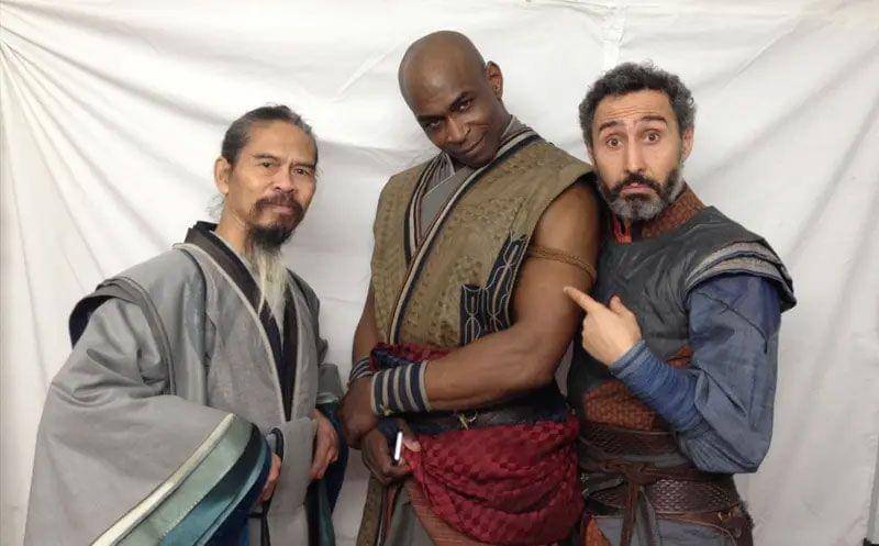 Raden Topo Wresnowiro (kiri) dengan pemeran film Doctor Strange lainnya