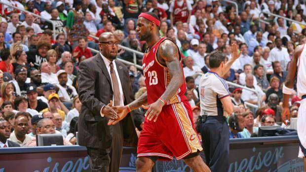 Mike Brown dan LeBron James (cavsnation.com)