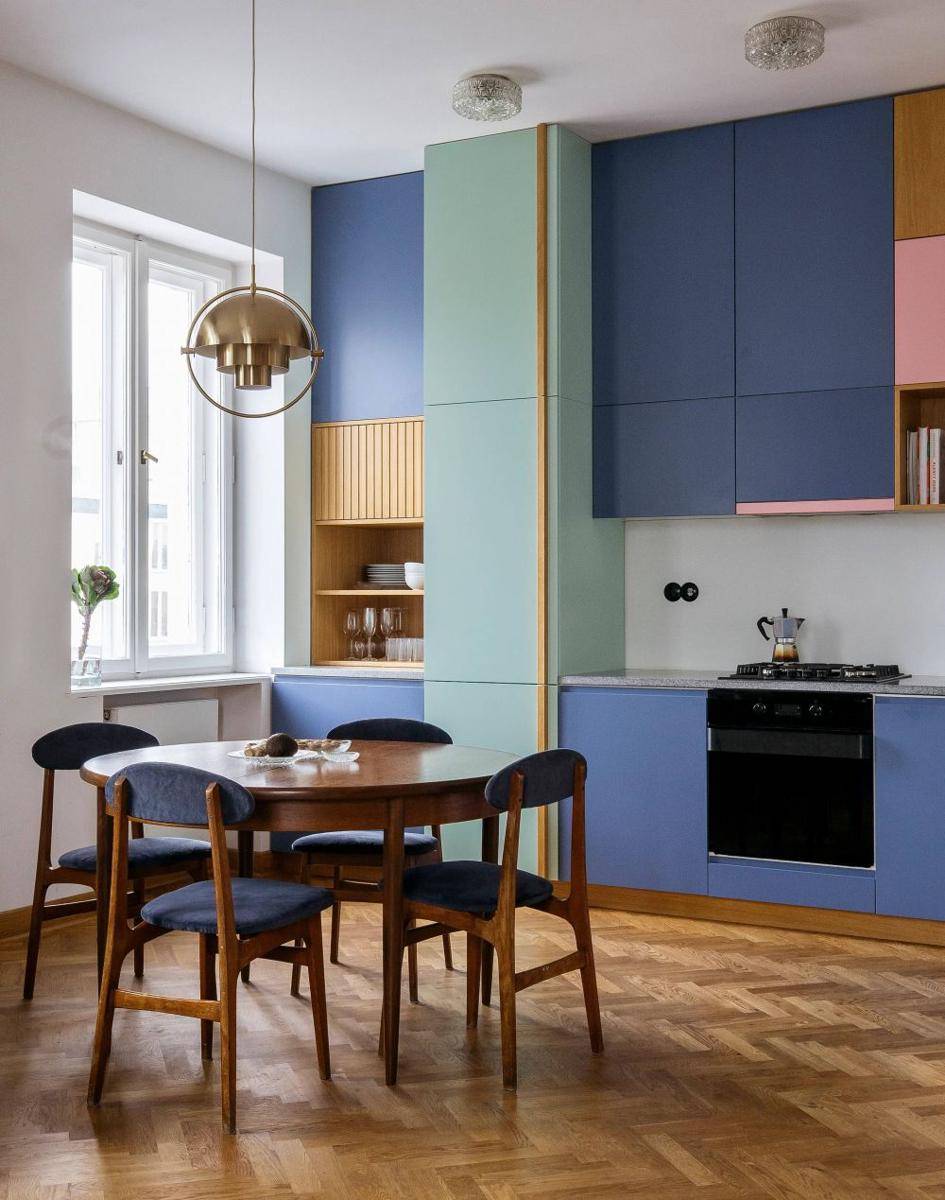 ide desain dapur dengan kabinet colorful (www.domino.com)