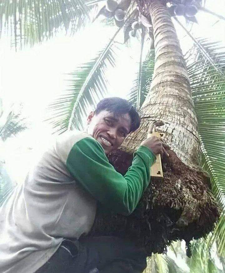 bapak-bapak kelebihan energi (instagram.com/humorsantuy)