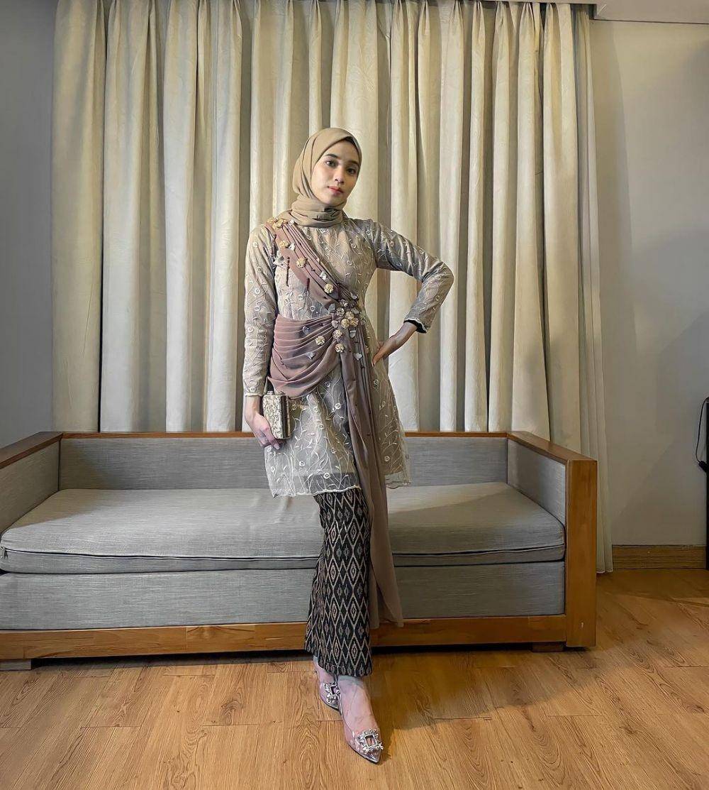 Kebaya Vina Maulina (instagram.com/vinamaulina)