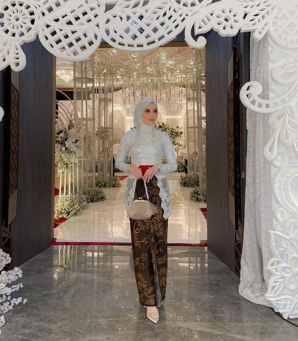 Kebaya Vina Maulina (instagram.com/vinamaulina)
