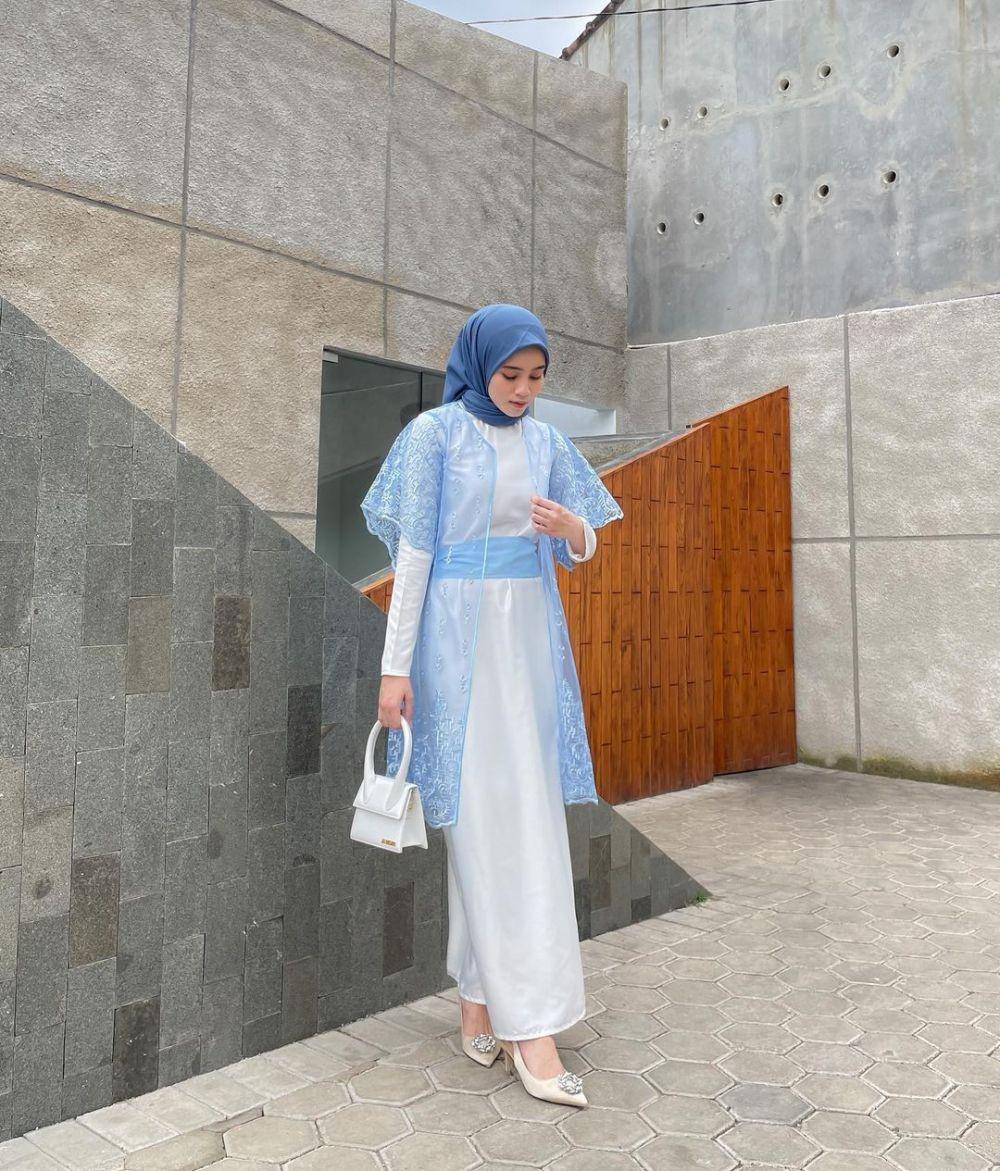 Kebaya Vina Maulina (instagram.com/vinamaulina)