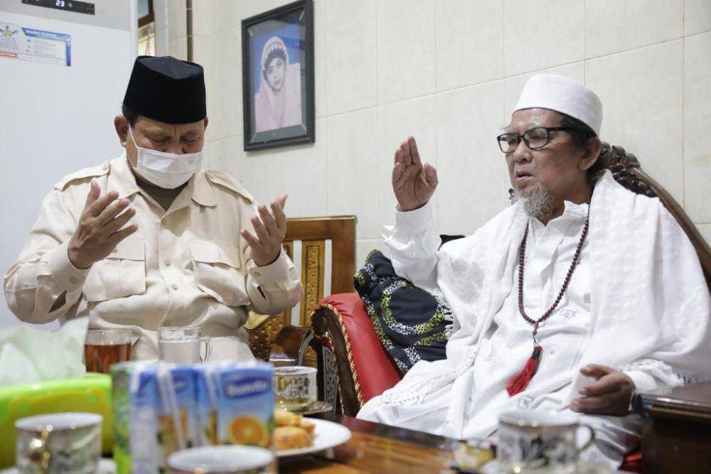 Prabowo saat berkunjung ke salah satu pondok pesantren di Jawa Timur. (Dok. Gerindra)