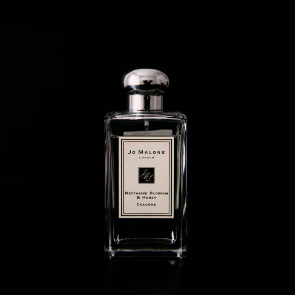 ilustrasi produk parfum (unsplash.com/charlesdeluvio)