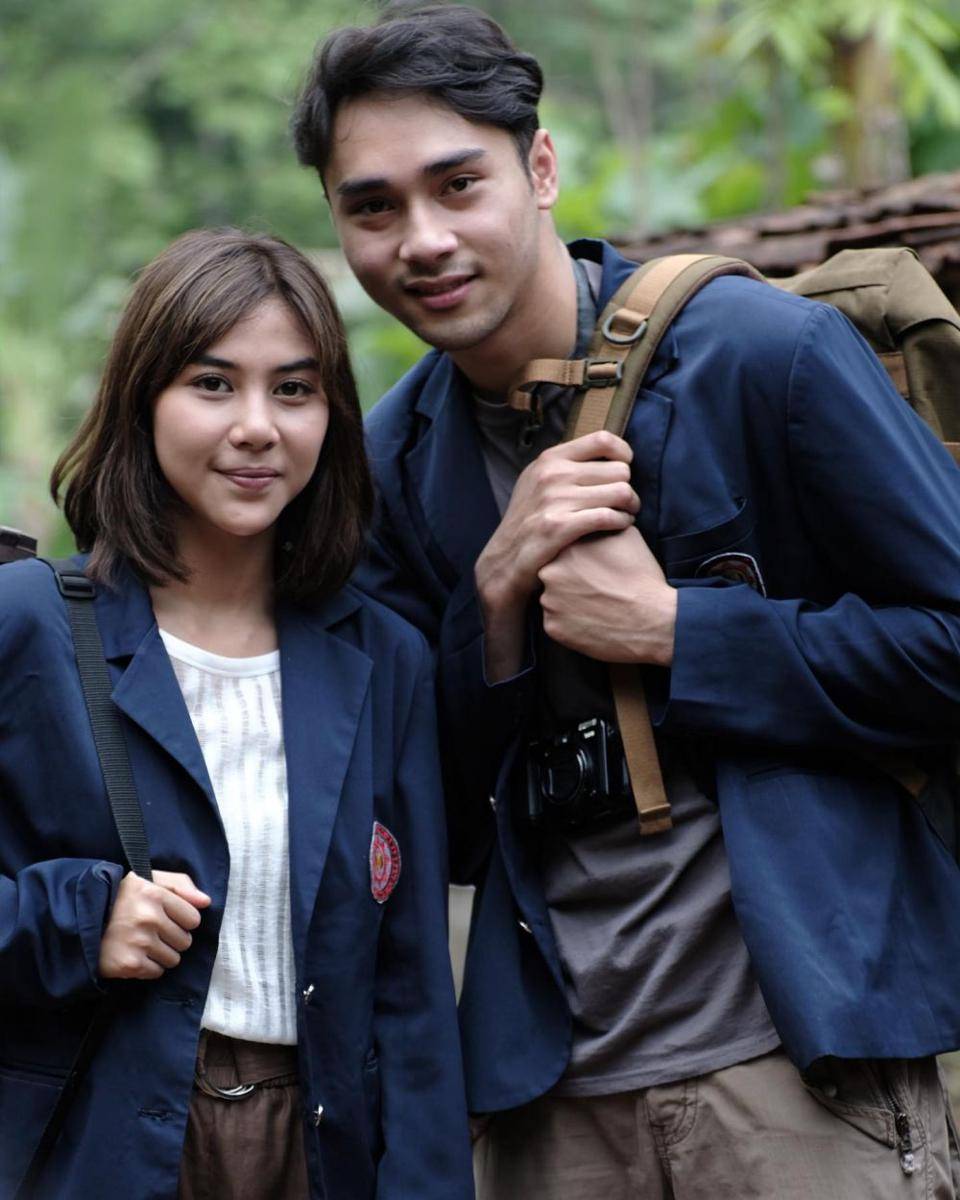potret kebersamaan di balik layar pemeran film KKN di Desa Penari (instagram.com/adindathomas)