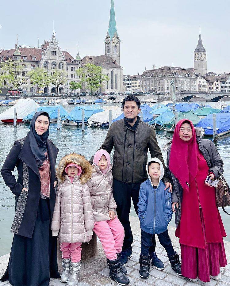 potret liburan Oki Setiana Dewi dan keluarga (instagram.com/okisetianadewi)