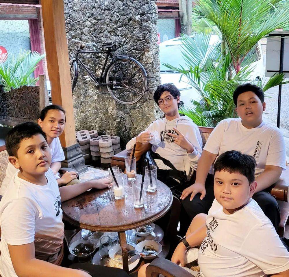 Lebaran keluarga Mayangsari (Instagram.com/mayangsari_official/)