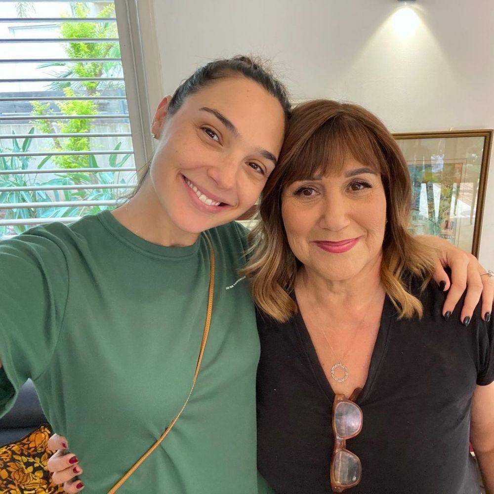 potret Gal Gadot dan sang ibu (instagram.com/gal_gadot)