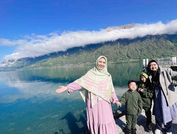 potret liburan Oki Setiana Dewi dan keluarga (instagram.com/okisetianadewi)