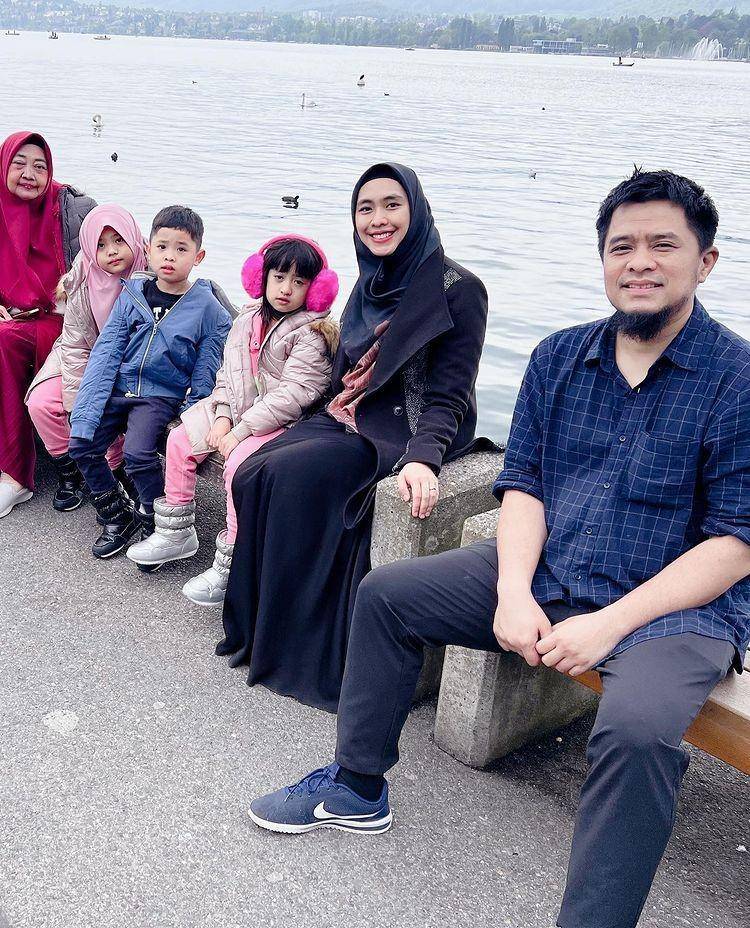 potret liburan Oki Setiana Dewi dan keluarga (instagram.com/okisetianadewi)