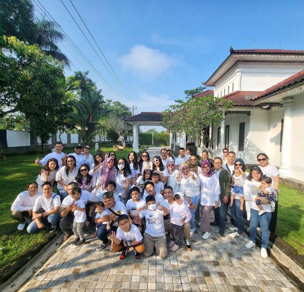 Lebaran keluarga Mayangsari (Instagram.com/mayangsari_official/)