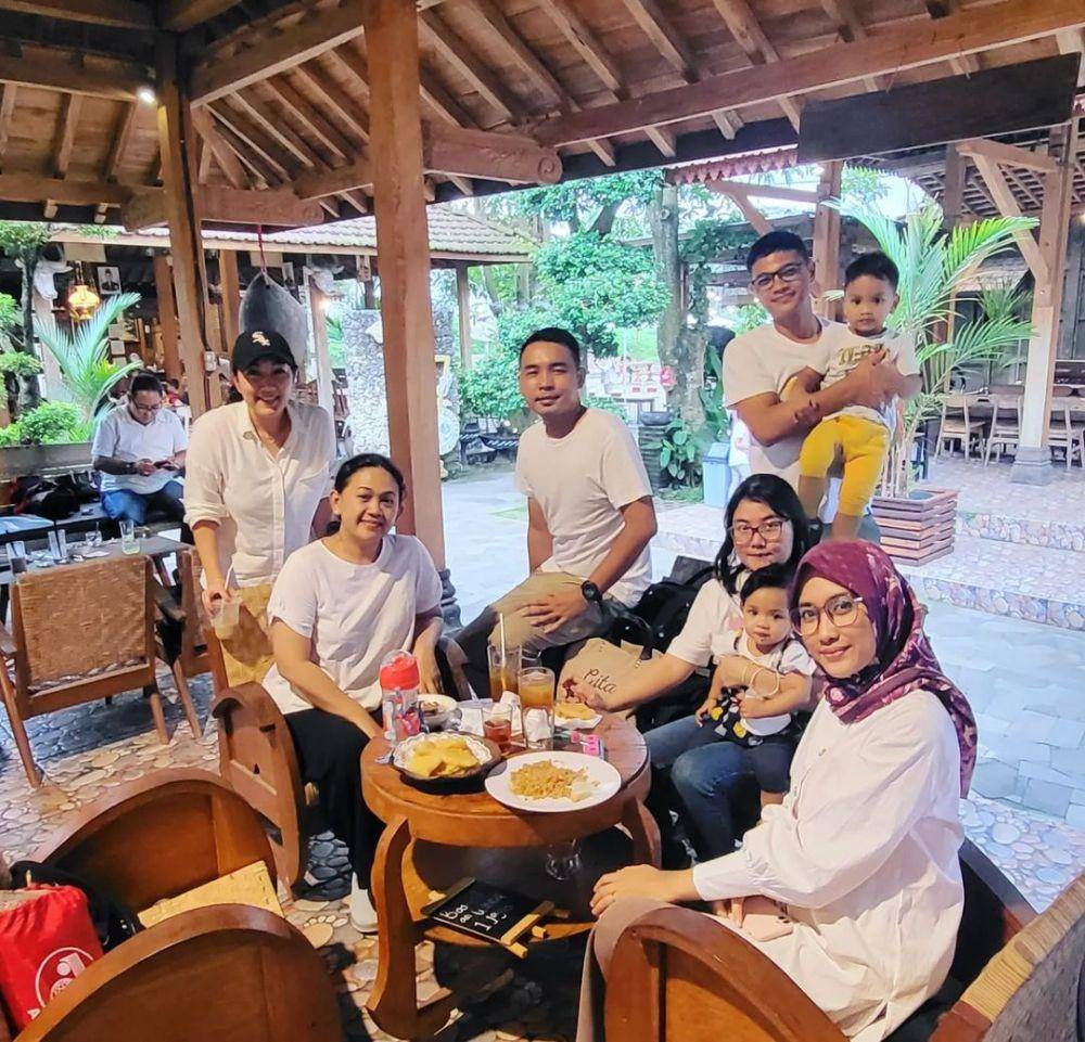 Lebaran keluarga Mayangsari (Instagram.com/mayangsari_official/)