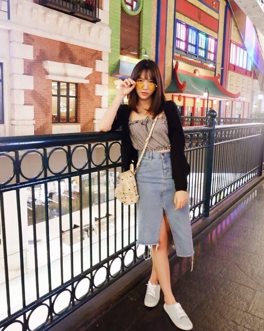 OOTD girly ala Shania Junianatha (instagram.com/shanju)