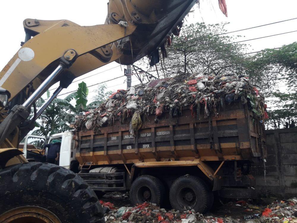 Sampah di Depok Menumpuk Usai Libur Lebaran, Sehari 1.000 Ton Diangkut