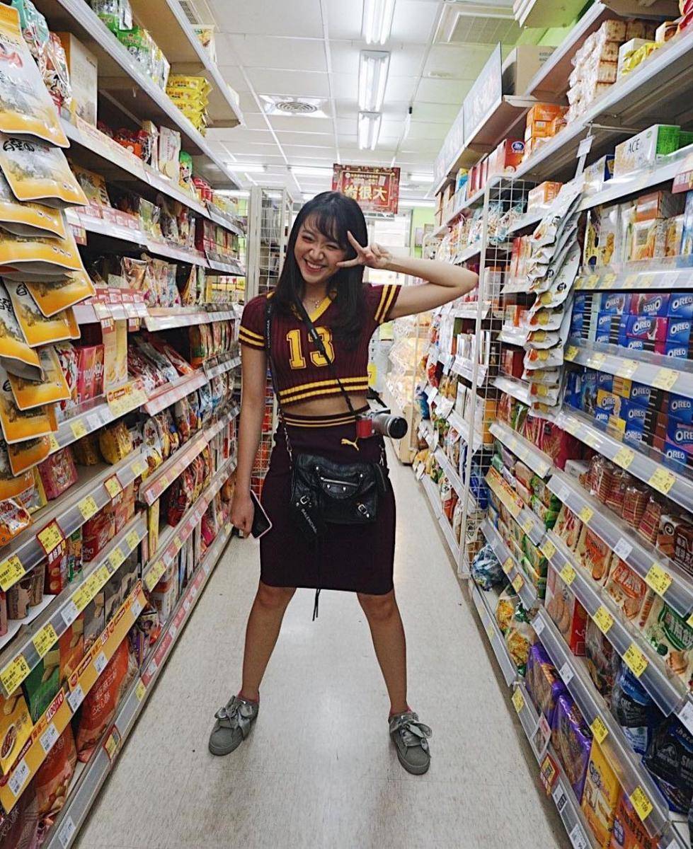 OOTD girly ala Shania Junianatha (instagram.com/shanju)