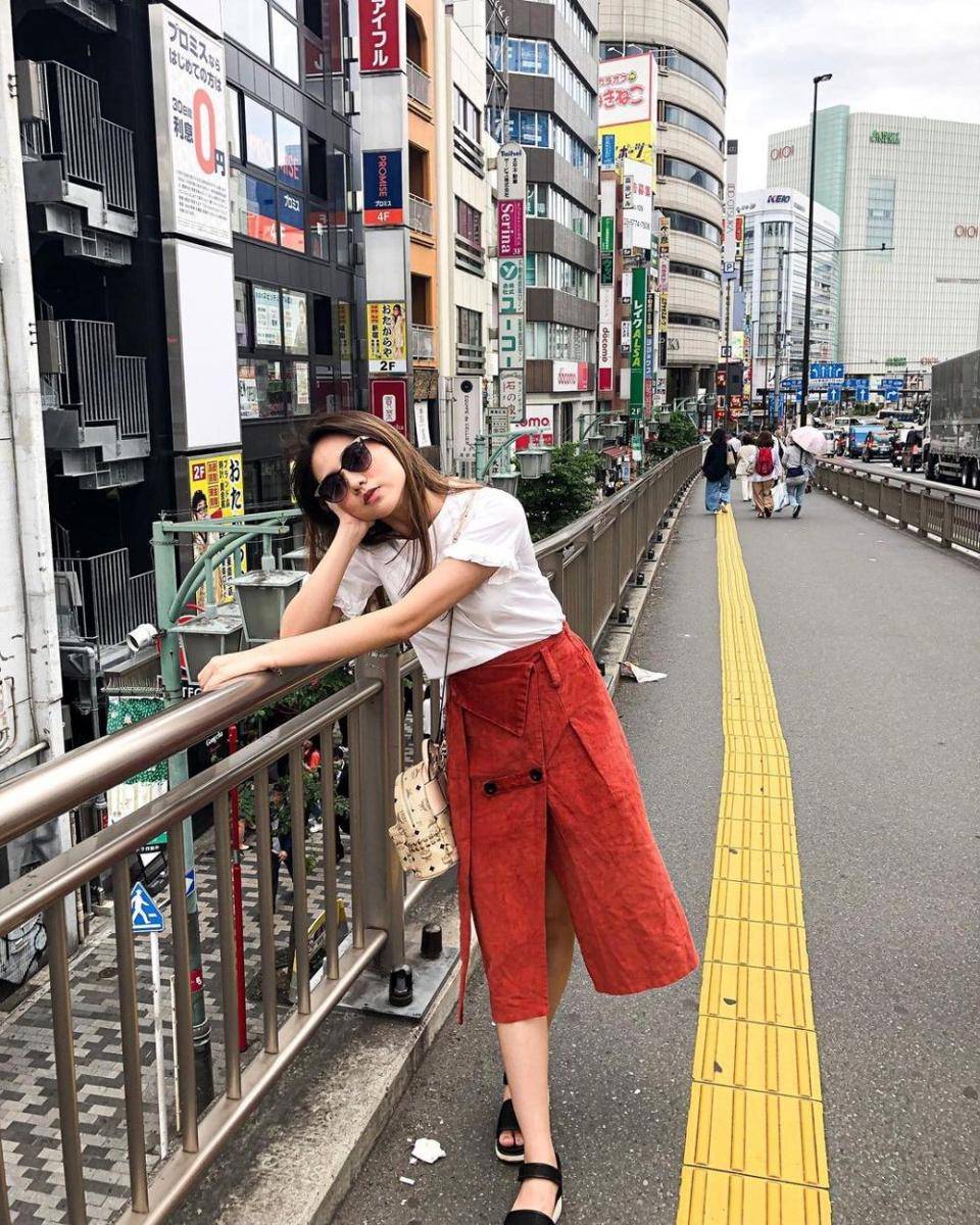 OOTD girly ala Shania Junianatha (instagram.com/shanju)