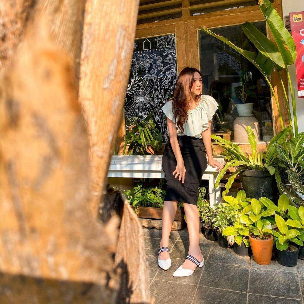 OOTD girly ala Shania Junianatha (instagram.com/shanju)