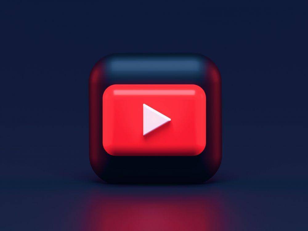 YouTube (https://unsplash.com/@alexbemore)