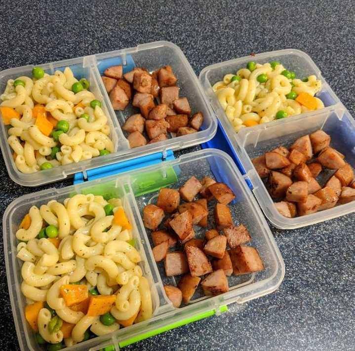 makan siang anak (instagram.com/low_carb_kelly)