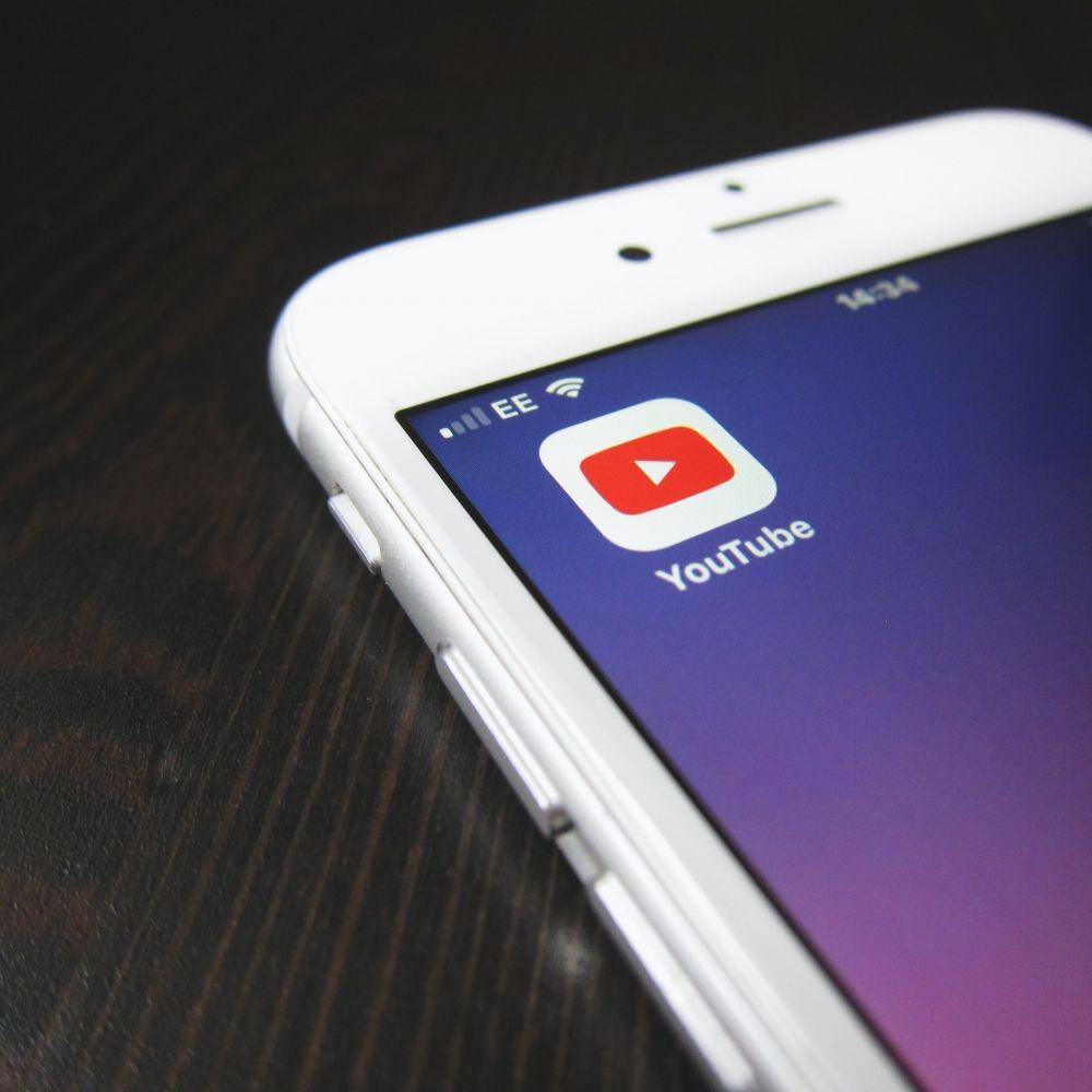 YouTube (https://unsplash.com/@helloimnik)