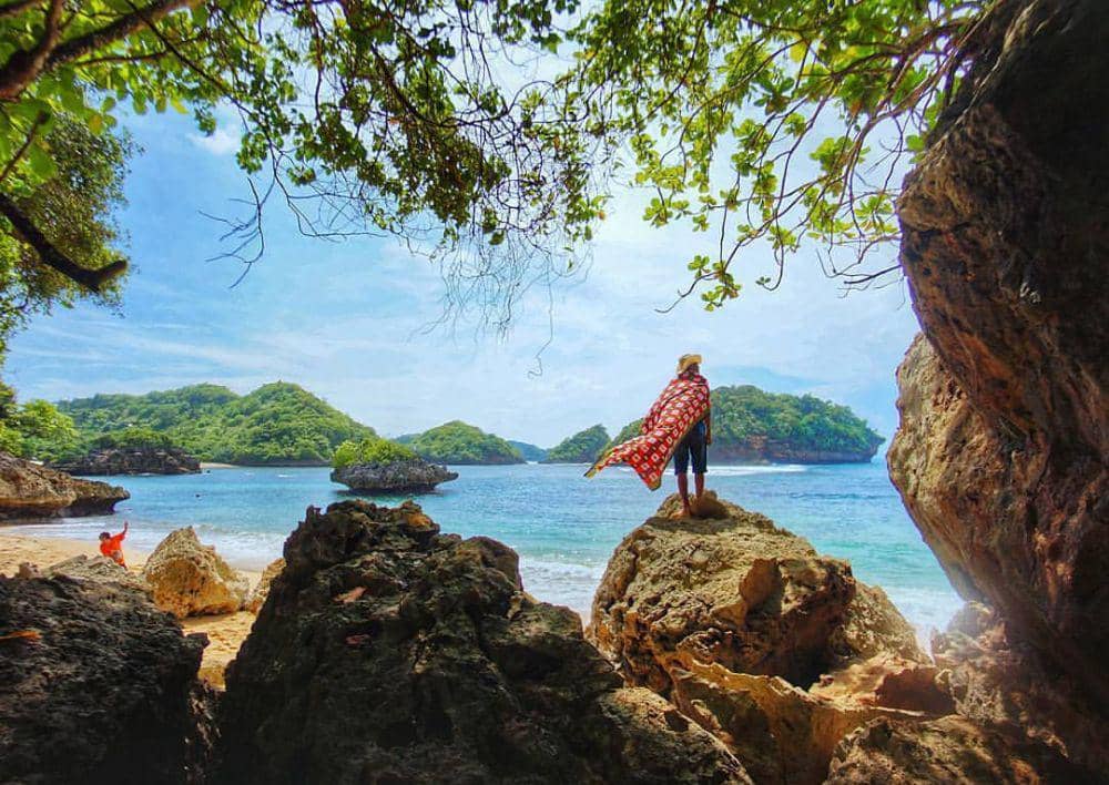 Pantai Teluk Asmoro (instagram.com/Yoiki_malang)