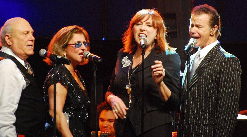 penampilan grup musik The Manhattan Transfer di Java Jazz Festival Maret 2010, Jakarta (wikimedia.org)