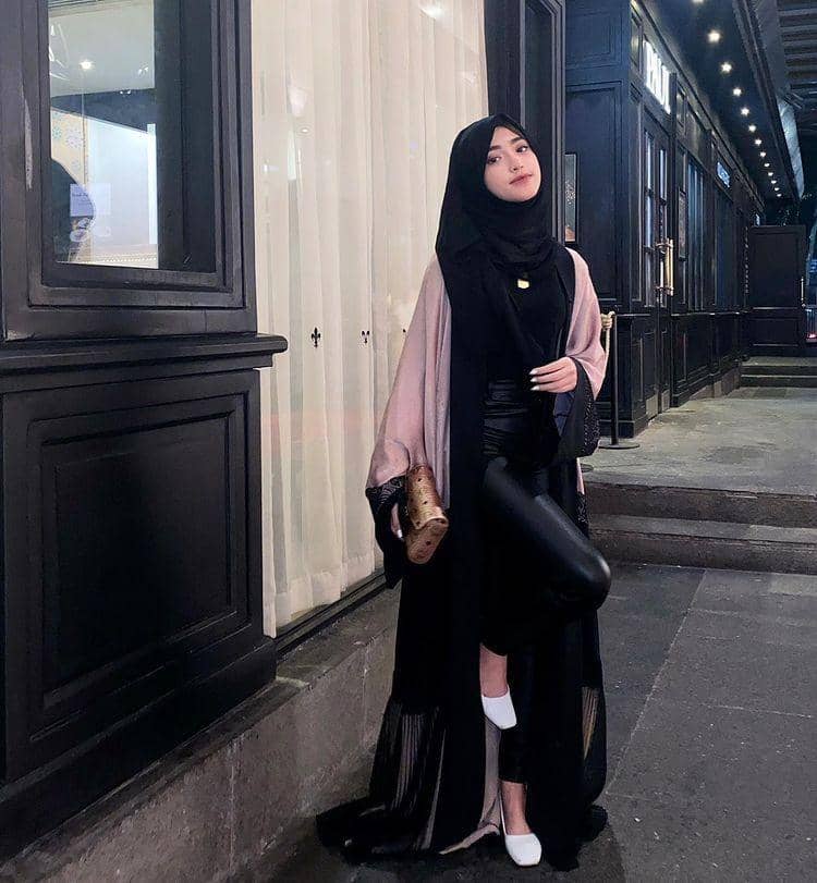 Padu padan hijab hitam ala Shireeenz (instagram.com/shireeenz)