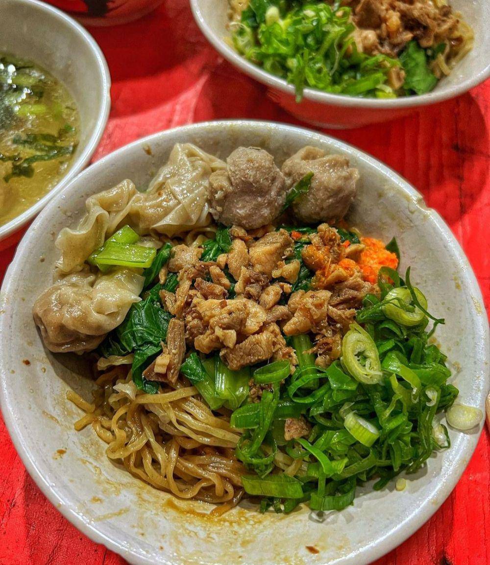 Bakmi Roxy (instagram.com/eaternitylogy)