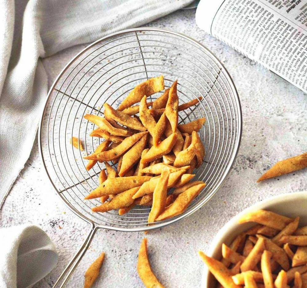 namak para (instagram.com/eatwithsonika)