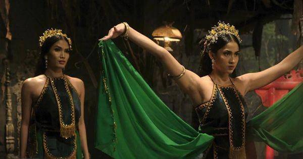 Ayu dipaksa menari oleh Badarawuhi ( Dok. instagram.com/owliasarah )