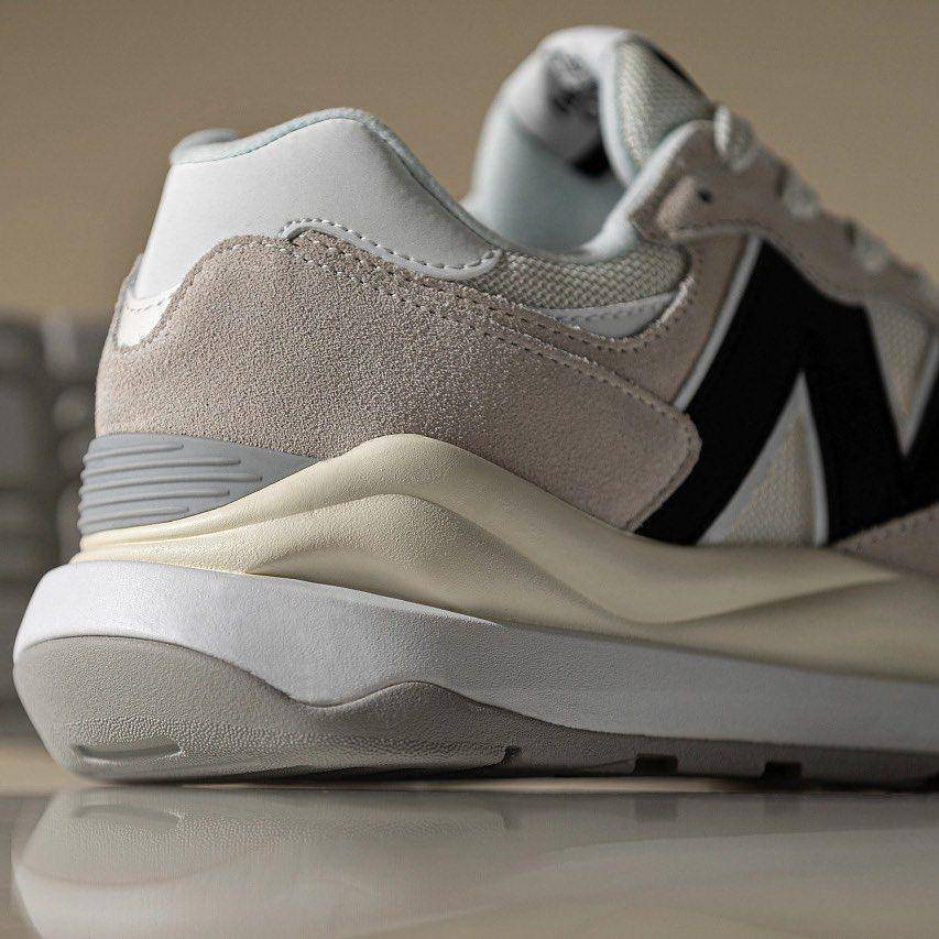 New Balance (https://www.instagram.com/newbalancelifestyle/)
