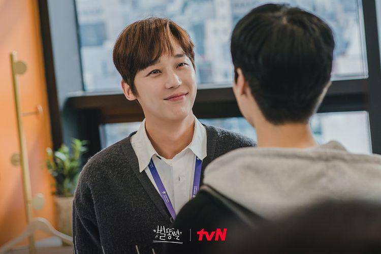 Yoon Jong Hoon di drama Shooting Stars (instagram.com/tvn_drama)