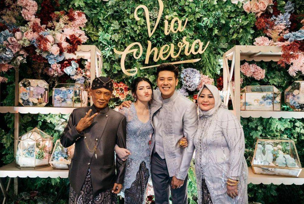 Kebaya dan makeup lamaran Via Vallen. (instagram.com/viavallen)